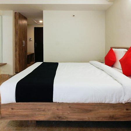 Capital O Sri Suprabhat Grand Near Kachiguda Railway Station ไฮเดอราบัด ภายนอก รูปภาพ