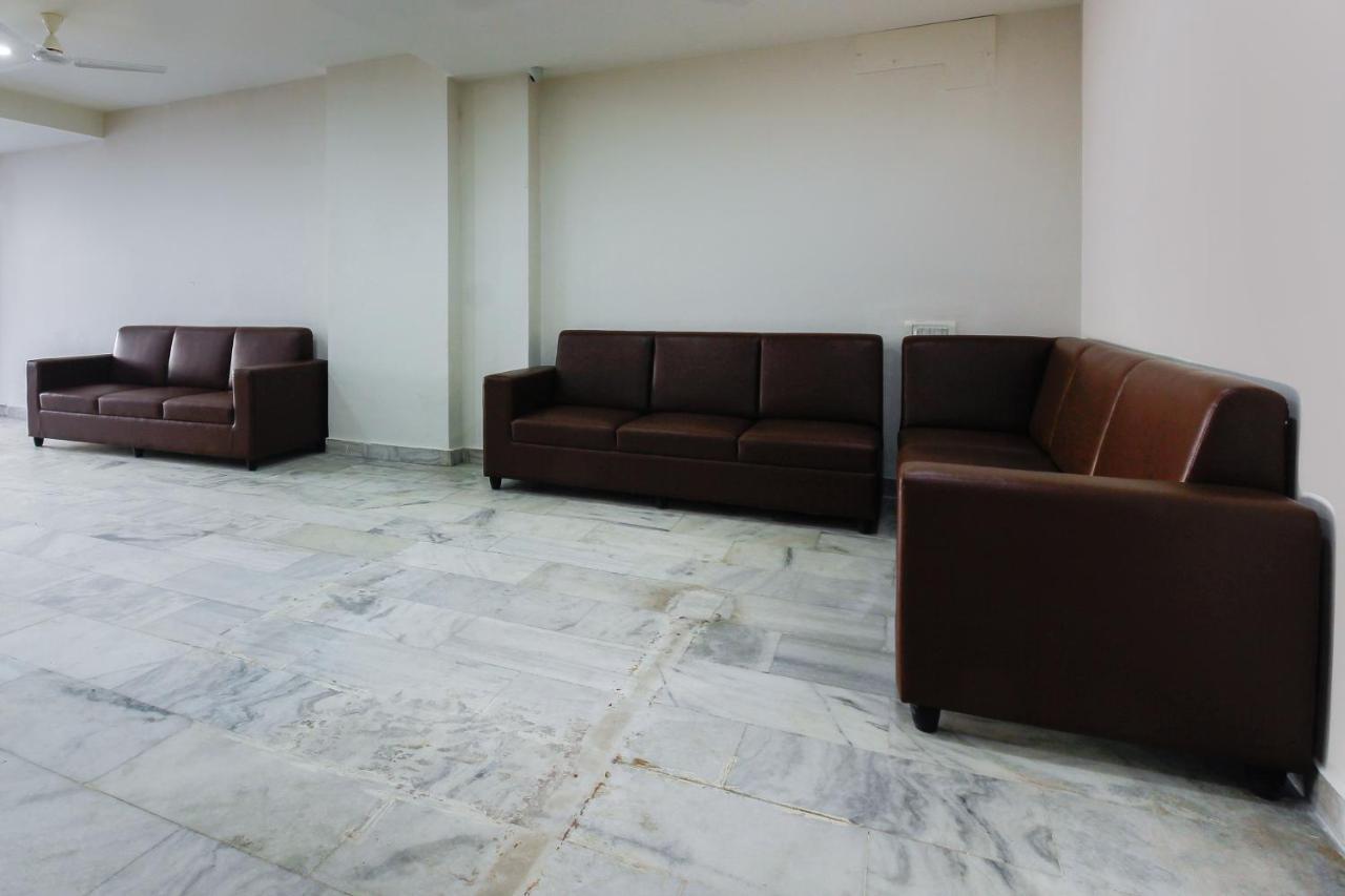 Capital O Sri Suprabhat Grand Near Kachiguda Railway Station ไฮเดอราบัด ภายนอก รูปภาพ